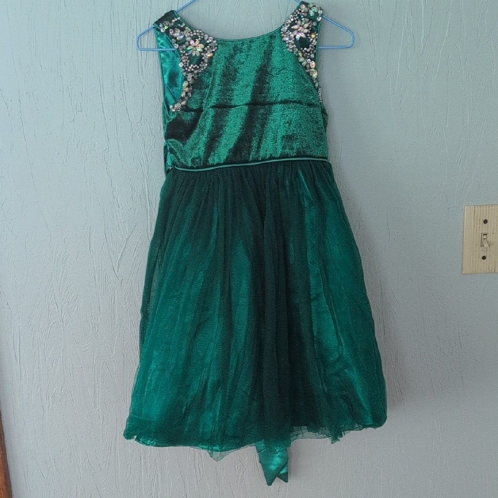 Emerald Green Sleeveless Dress with Embellished Shoulders